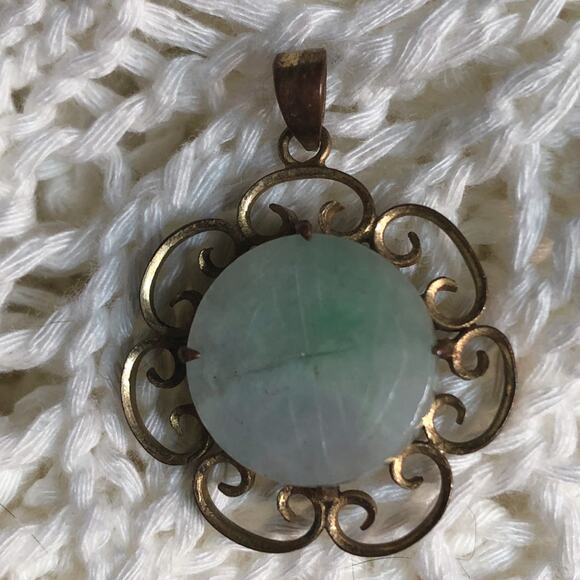 Vintage Asian Carved Green Jade Setting on Gold Tone Pendant for Necklace - Picture 2 of 6